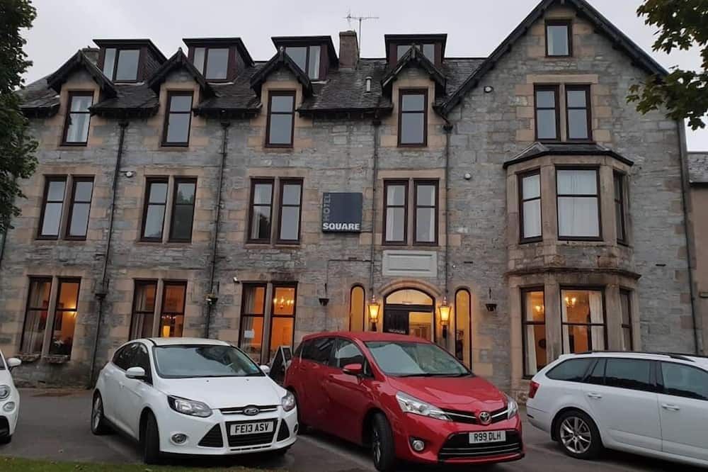Hotel Square - Ballindalloch - Budova