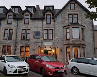 Hotel Square - Ballindalloch - Budova
