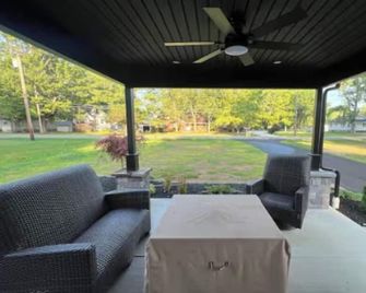 Snug As a Bug- 2Bedroom 2Bath - Warren - Binnenhof