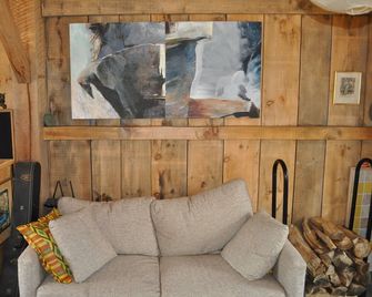 Barn House at Light-Filled Octagon, wifi, pet-friendly, close to ski areas - Londonderry - Obývací pokoj