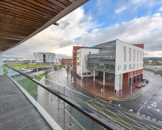 Dream Apartments - Titanic Arc - Belfast - Balcony