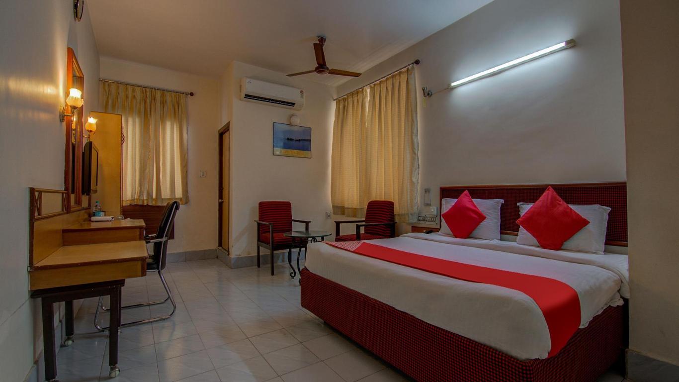 OYO 14670 Saaket Residency