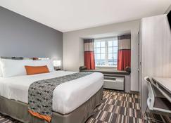 Coratel Inn & Suites by Jasper Rochester-Deluxe 2 Queen Bed Non-Smoking - Rochester - Chambre