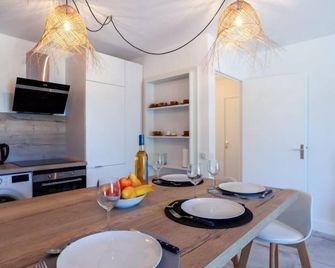 Apartment Rue de l'Amarrage by Interhome - Grimaud - Dining room