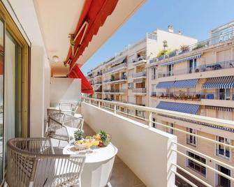 T3Appartement de luxe Croisette en face de la plage Martinez 80m2 - Cannes - Balcony