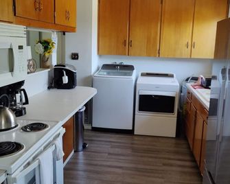 Clean & Quiet Yreka Home with Large Backyard next to Discovery Park. - Yreka - Keuken