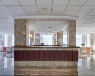 Seth Agamenon - Эс-Кастель - Рецепція