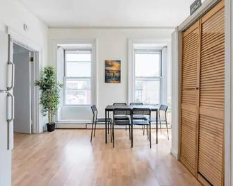 Huge Sun-Kissed 3br 1 Stop To Nyc - Hoboken - Dining room