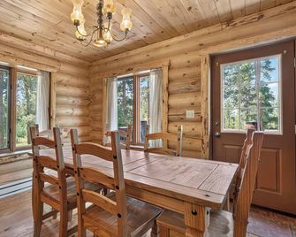 604 GCR 8304 Cabin in the woods, private HT mt views in a secluded neighborhood - Tabernash - Comedor
