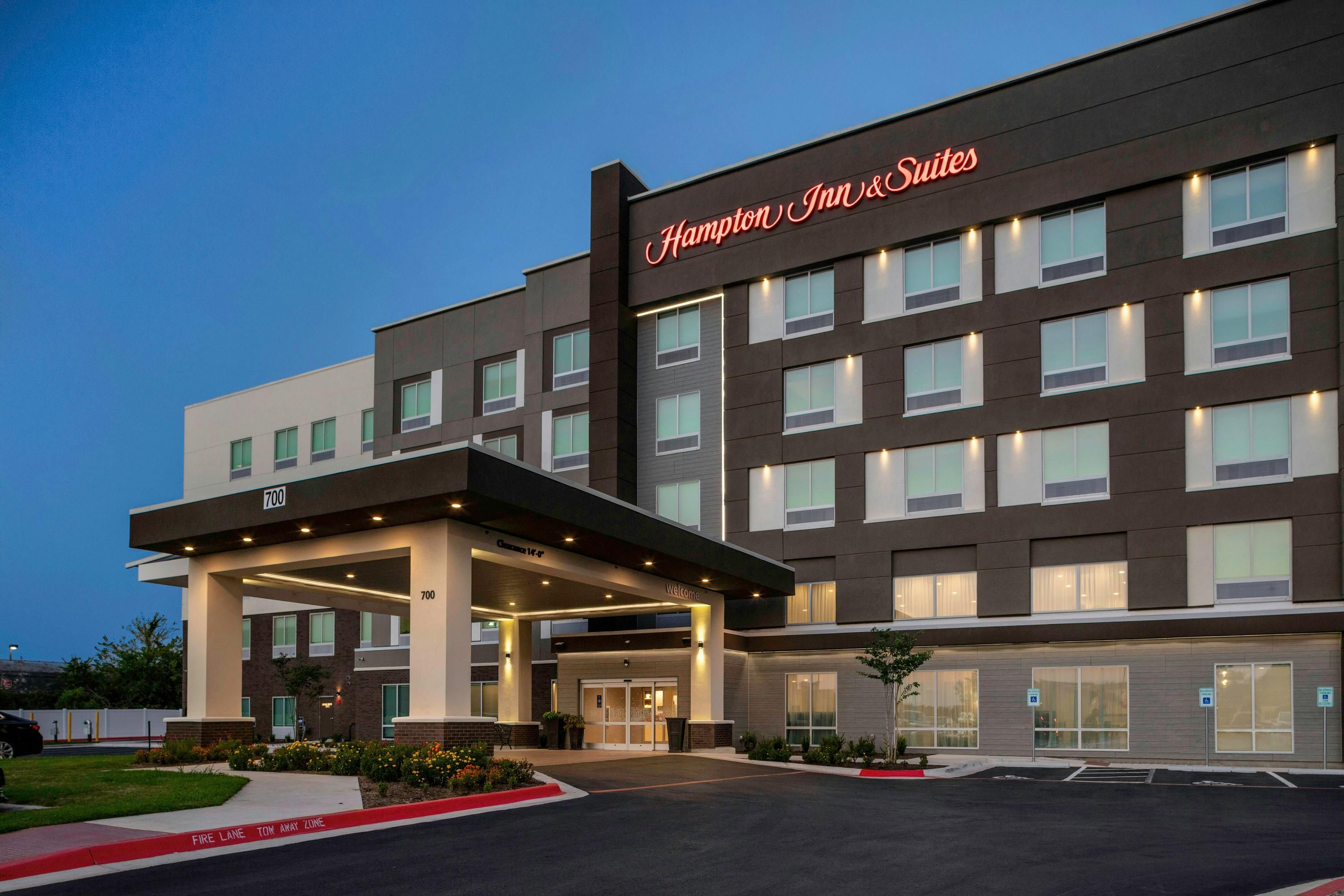 Hampton Inn and Suites Cedar Park North Austin - Cedar Park - Building