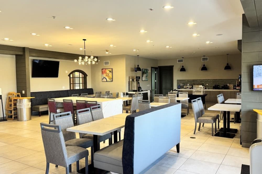 Best Western Corona Hotel & Suites