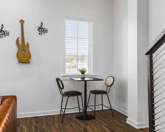 Modern Home With Large Patio Plus Roofto - Nashville - Comedor