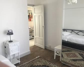 Appartement 2 à 4 p et Jardin en Bord de Rivière, en Coeur de Ville, Proche lac - Bort-les-Orgues - Chambre