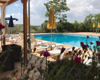 Villa Tasca - Caltagirone - Piscina