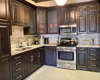 Snake Bite Saloon a downtown historic beauty - Marathon - Cocina