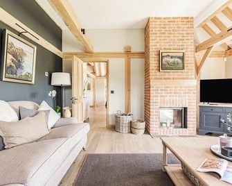 3 bedroom accommodation in Alresford - Itchen Abbas - Living room