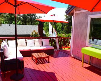 Dream Getaway-Secluded Hot Spa-Walk to Village-Walk to Pineknot Trailhead-Plus King Bed! - Big Bear Lake - Balcone