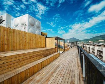 Lanxi Garden 360 ° Terrace Snow Mountain View Light Luxury Intelligent Villa - Lijiang - Balcony