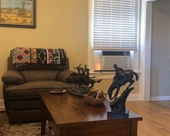 Perfect Miner's Cottage - Trinidad - Living room