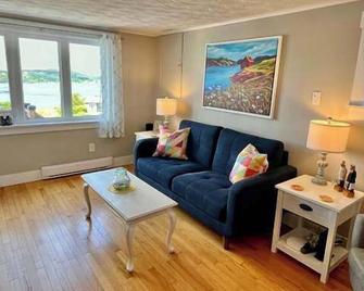 Stockley's Saltbox - Twillingate - Living room