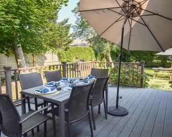 1 Mile from Downtown Chatham Walk to Pier - Chatham - Patio