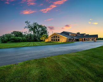 AmericInn by Wyndham Baudette - Baudette - Building