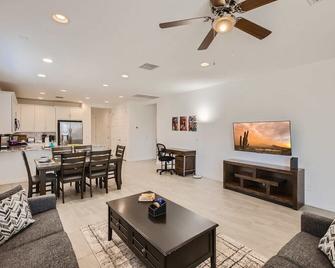 Phoenix 5br With Fast Wifi! - Tolleson - Stue