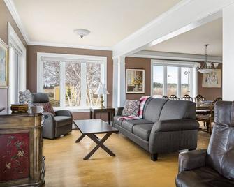 Spacious 4 bedrooms Villa, 30 min from Moncton - Cocagne - Sala de estar