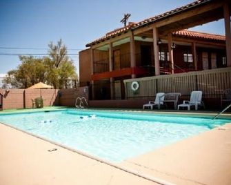 Gazelle Stay by Hotel O Socorro - Socorro - Zwembad