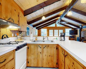 7 Merrimeeting Chalet - North Conway - Kitchen