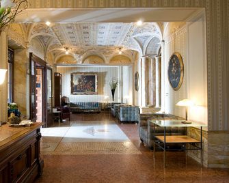 Hotel Villa Fiordaliso - Gardone Riviera - Lobby