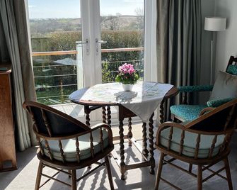 Gower View Luxury Bed & Breakfast - טנבי - מרפסת