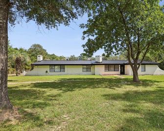 Spacious 5-Bedroom Home in Orange - Orange - Gebouw