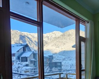 The Nush Stays - Manali - Balcony