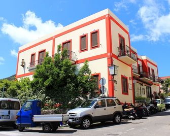 Hotel Oriente - Lipari - Building