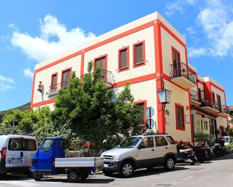Oriente - Lipari - Будівля