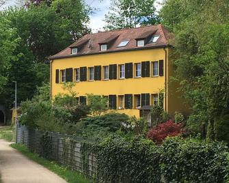 Apartment near the center in a green oasis - Lauf an der Pegnitz - Gebäude