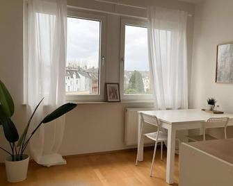 Quiet, central, close to the trade fair! BE3L - Essen - Dining room