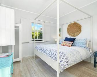 Aurora: quintessential beachfront couples getaway - Currarong - Bedroom