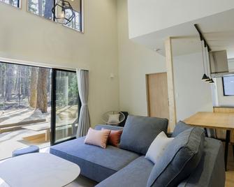 Rakuten Stay Villa Fujikawaguchiko Forest - Fujikawaguchiko - Living room