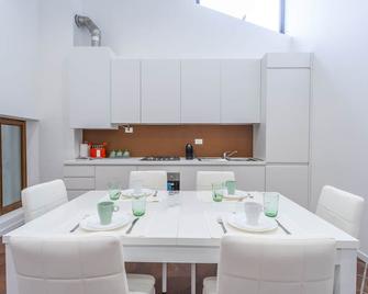 Ricasoli Garden Modern Apartments - Udine - Dining room