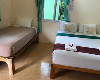 Khaosok Bamboo Huts Resort - Phanom - Schlafzimmer