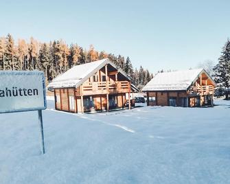 Pur Natur! Wandern und Skifahren - Trahütti Premium Lodges - Deutschlandsberg - Gebäude