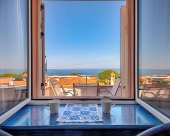 Appartamento con vista mare Chiessi - Chiessi - Balcony