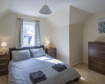4 Varis Apartments - Forres - Bedroom
