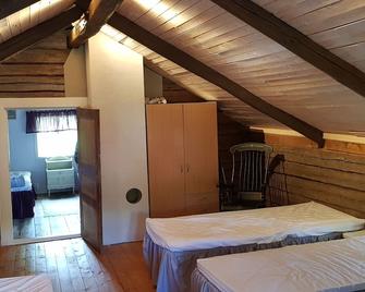 19th-century village in living countryside close to nature. - Värnamo - Bedroom
