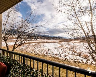 Bohemian Wishes | Lake View | Pool | Hot Tub - Invermere - Balkon