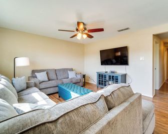 Pet-Friendly Portales Home Rental Near Enmu! - Portales - Salon