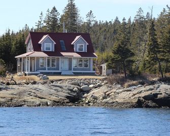 Private Island, Ocean Front, Aspotogan Peninsula, South Shore Nova Scotia - Chester - Building