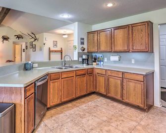 Charming Cameron Farm Retreat About 41 Mi To Tamu - Cameron - Cocina